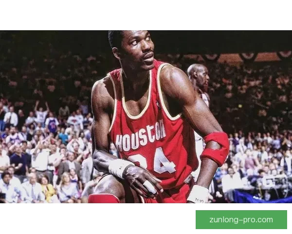 被NBA选中二十年后，他重返赛场再现传奇风采